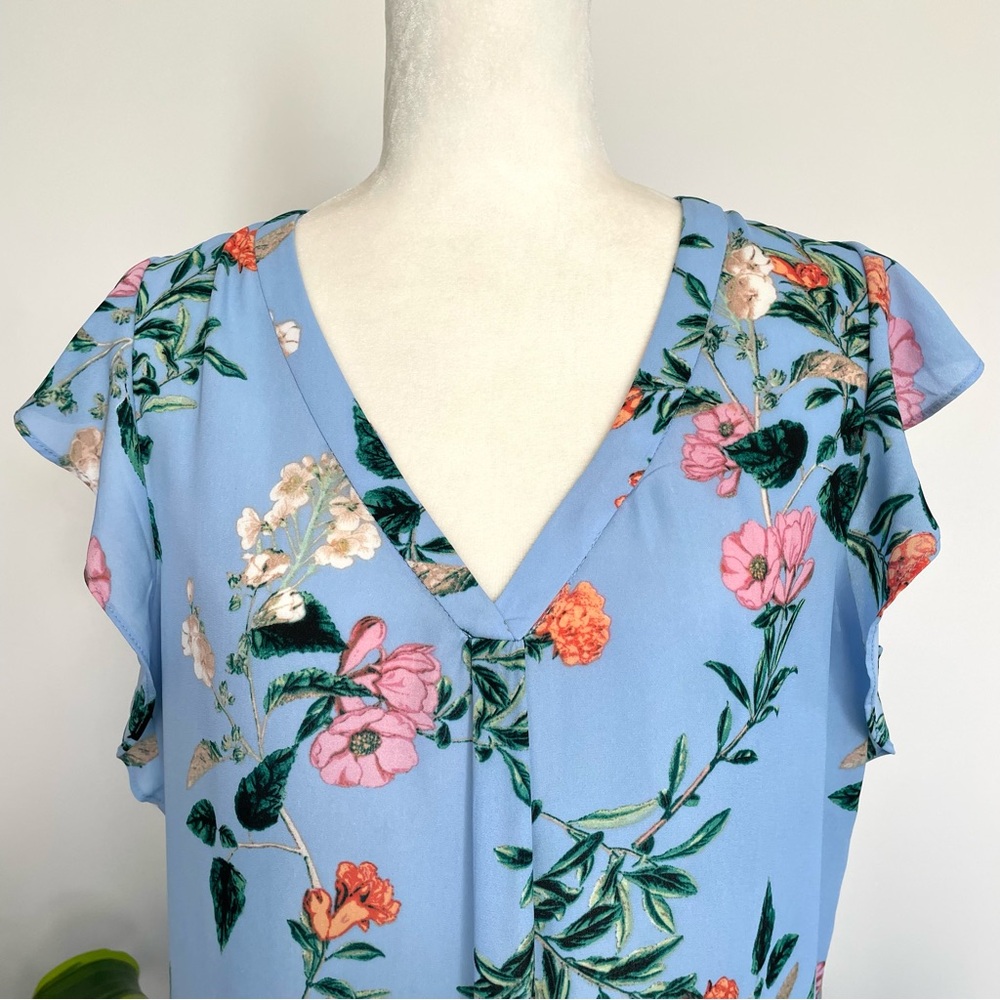 *SOLD* Blue Floral Short Sleeve Blouse - Size M